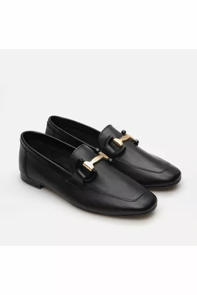 أحذية نسائية سوداء