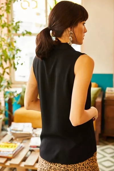 قميص فيسكوز بدون أكمام أسود للسيدات 