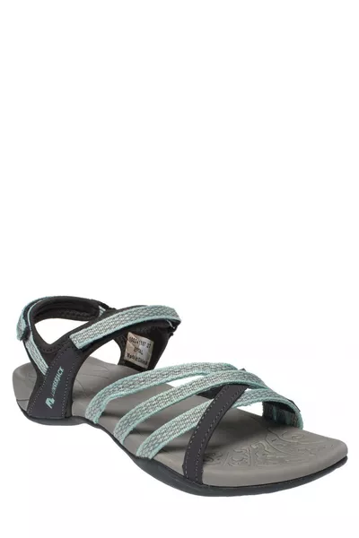 حذاء نسائي من إيفتال بنكهة النعناع 