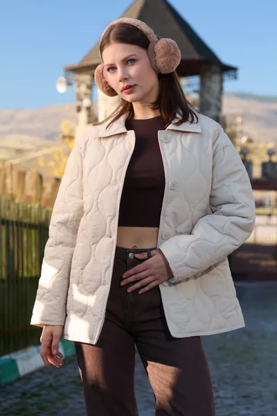 معطف مبطن بأزرار وتصميم متموج على شكل خط مائي واسع