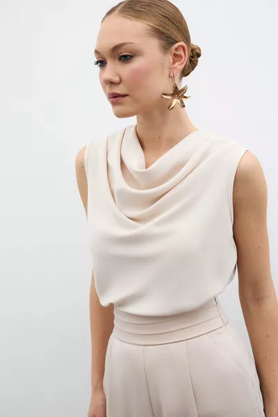 بلوزة بدون أكمام بياقة مفتوحة - بيج