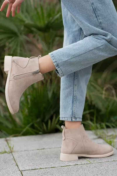 حذاء نسائي شتوي  مضمون مقاوم للبرد