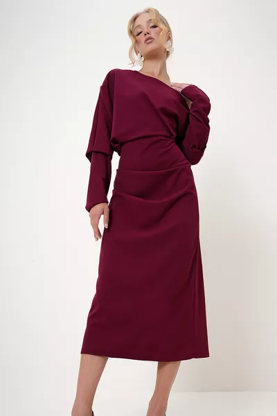 Damen Strickkleid Midi mit Schulterfreiem Ausschnitt in Burgunderrot, Drapiert 