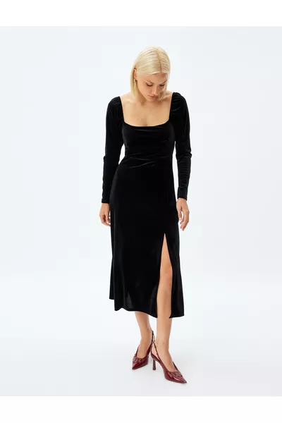 Robe midi en velours à manches longues avec encolure carrée et fente à l'avant