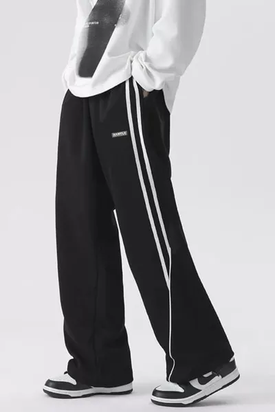 بنطال رياضي رجالي واسع بقصة الأرجل مع تفاصيل مخططة