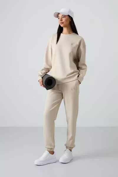 طقم رياضي نسائي بيج أساسي من القطن، ياقة O، واسع، بساق مربوطة