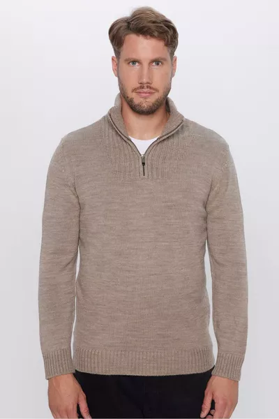 كنزة رجالية ضيقة التصميم بنمط مضلع مع سحاب، لون بني، وياقة واقفة، قصّة نحيلة