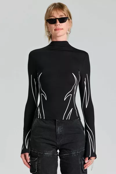  Черно-бяла блуза с десен