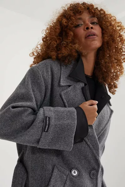 معطف نسائي طويل واسع برقبة مكدسة، أزرار، وتفاصيل أكمام مطوية، لون أنثراسيت