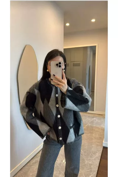 كارديغان محبوك من الصوف بنقشة البقلاوة وأزرار وله لحية ناعمة