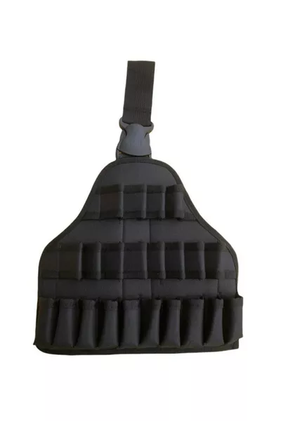 أسود بحركة مثيرة للأرجل