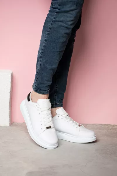 أبيض -  حذاء رياضي بستايل ماكوين للجنسين