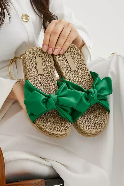 شبشب نسائي بفيونكة خضراء بنعل مانع للانزلاق للمسبح والبحر والشاطئ