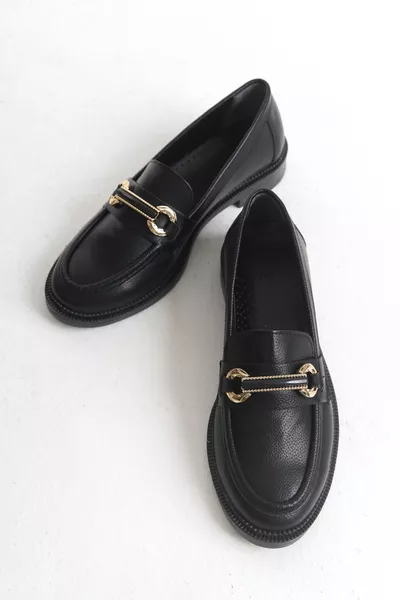 حذاء نسائي لوفر بحزام ومشبك باللون الأسود للارتداء اليومي