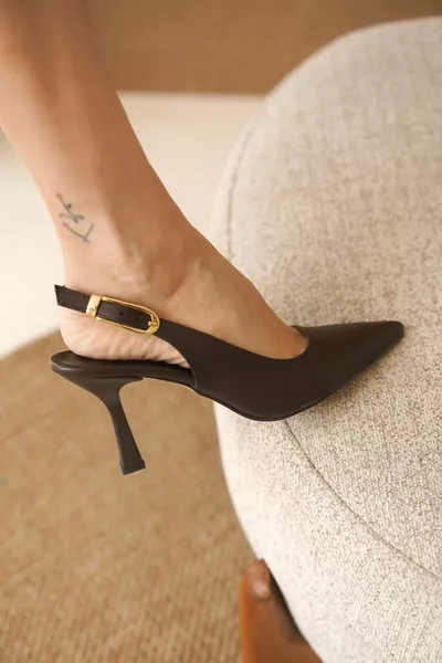 حذاء نسائي بكعب مدبب من أوفيس - بني