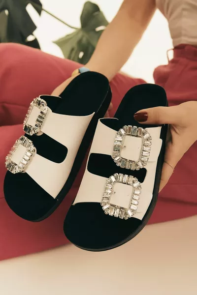 صندل نسائي يومي باللون البيج للشاطئ والعطلات والعمل - تحديث الصورة