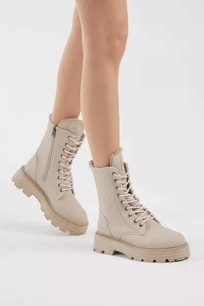 حذاء نسائي بقماش كريمي بطبعة جلد مريح مع أربطة