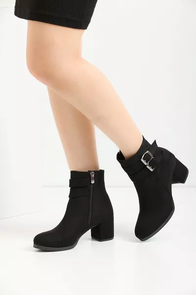 حذاء نسائي قصير من الجلد السويدي الأسود بحزام مزدوج