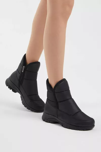 حذاء ثلج أسود مقاوم للماء ذو نعل غير قابل للانزلاق