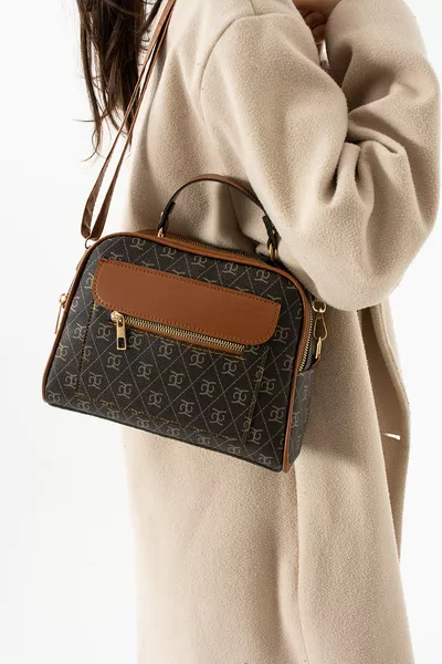 Borsa a Tracolla e a Spalla Donna Marrone con Tre Occhi, Dimensioni 