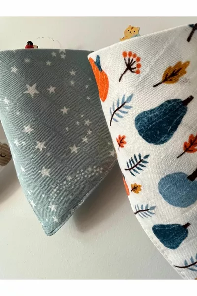 مريول ومنديل رضّع من القماش الموسلين مع زرين (4 قطع)