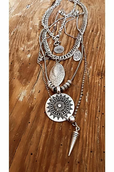 مجموعة قلائد نيو لايف بتصميم فضة عتيقة مطلية