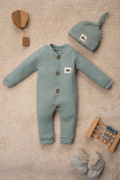 Set per neonato con tuta a tinta unita, cappellino e scudo solare