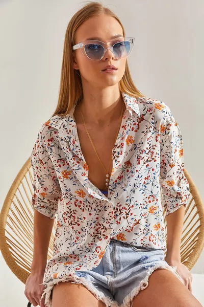 Damesblouse met opgerolde mouwen en bloemenprint 