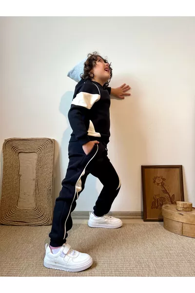 Унисекс детски черен суитшърт и спортен екип