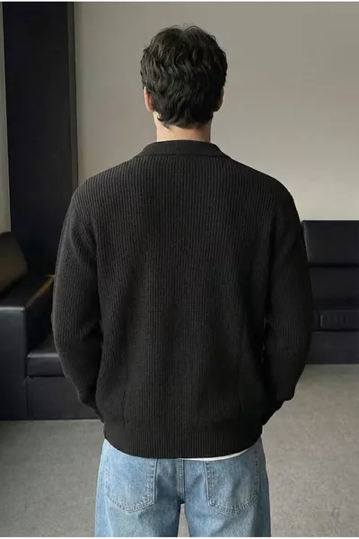 كارديغان بقصة عادية بتفاصيل أزرار