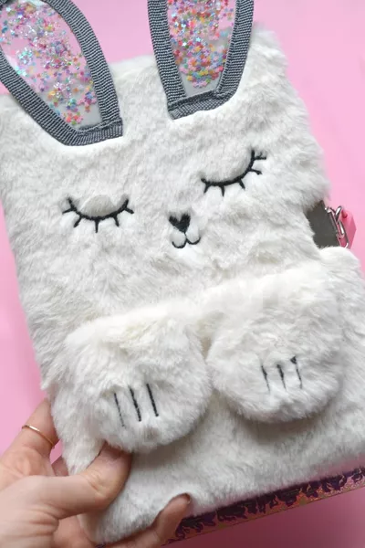 دفتر مخطط محشو بأرنب قابل للقفل ()