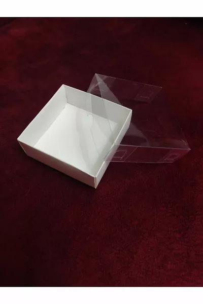 Бяла картонена кутия с ацетатен капак  броя 