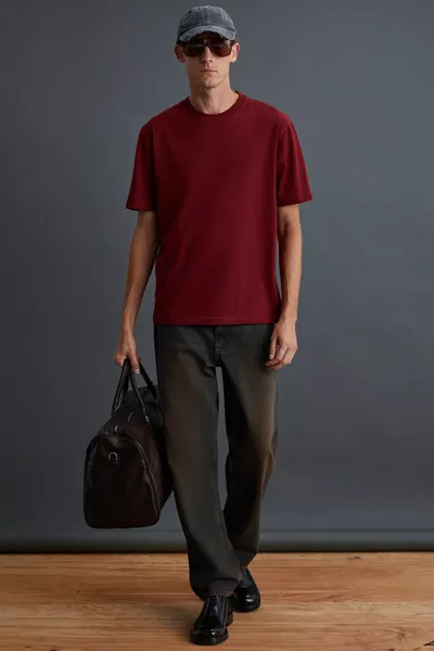 تي شيرت للجنس الذكري من solo، % قطن عضوي، نسيج سميك، مقاس مريح، بياقة دائرية، باللون الأحمر الداكن