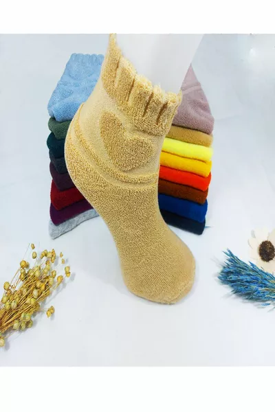 مجموعة 4 أزواج من جوارب المناشف النسائية الشتوية بنقشة قلب من الخيزران بألوان مختلطة