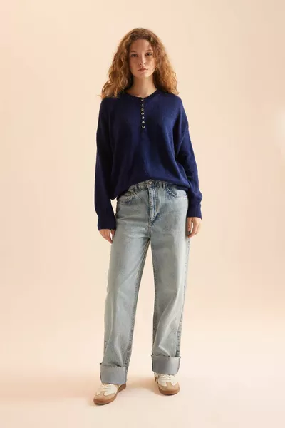 كنزة صوفية بياقة بأزرار بتصميم مريح axns