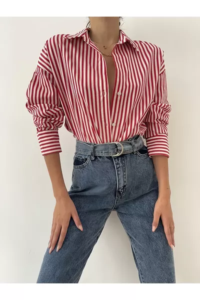 قميص مقاس كبير مخطط بألوان عنابي 