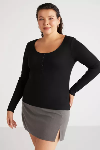 Zazanabb Women's Ribbed Look Body-Hugging Black Plus Size Blouse with Deep Round Neck and Buttons