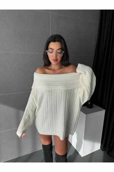 Pull en tricot oversize crème pour femme à épaules dénudées