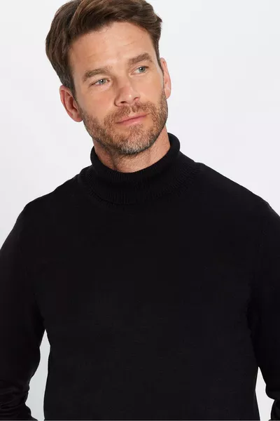 Maglione da uomo aderente a taglio stretto, in tessuto morbido, senza pelucchi, di colore nero, con collo alto a dolcevita