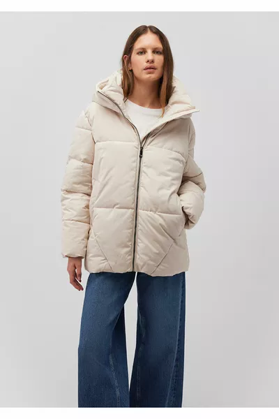 معطف مبطن بقبعة باللون البيج 