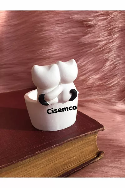 Скъпа котка, която се затопля край студения огън, декоративен свещник, плюшен ключодържател, подарък