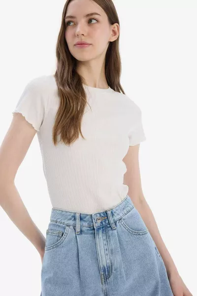 تيشيرت أساسي قصير الأكمام بياقة دائرية ضيقة مربوطة من قماش كاجوال SM