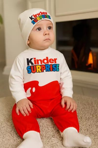 Набор: шапка и комбинезон Kinder Сюрприз