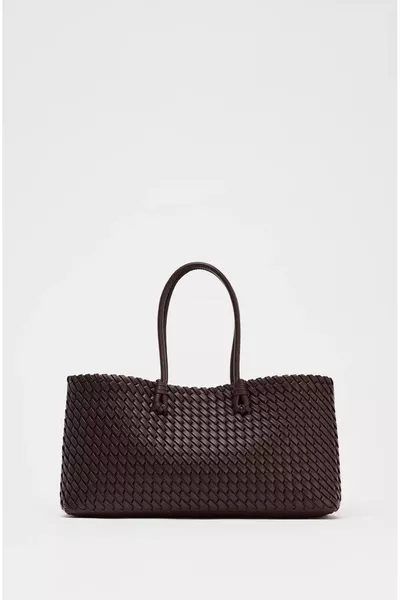 حقيبة توت طويلة نسائية بنية مضفرة