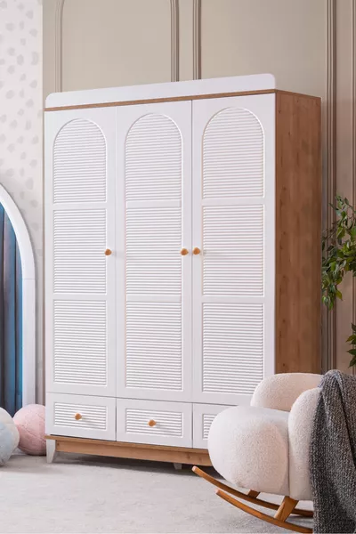 غرفة أطفال بيرلا ميشه، خزانة بيرلا جوزي بثلاث أبواب وسرير ليديا