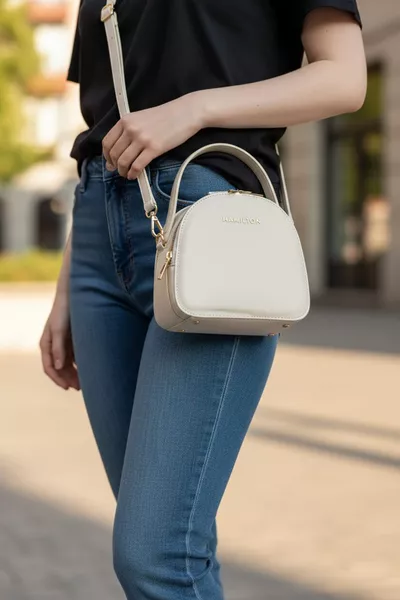 حقيبة نسائية أصلية صغيرة أنيقة للكتف والصدر مزودة بسير قابل للتعديل وتفاصيل إبزيم وأشرطة