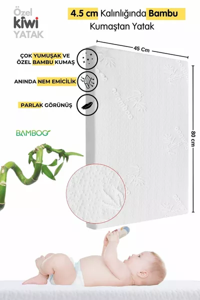 سرير محمول للرضع على جانب الأم مع شبك وغطاء، يهتز. مصنوع من الكتان.