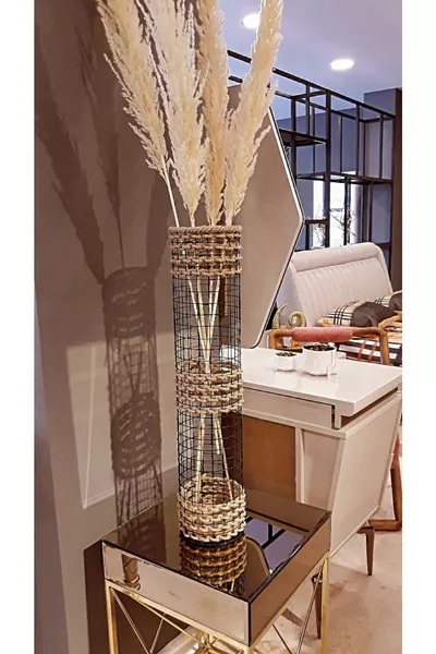 مزهرية بانباس بتصميم خاص منسوجة بسلك معدني بشبكة ثلاثية، ارتفاع  سم