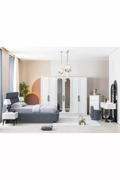 غرفة نوم ميلس بأسرة وإطار سرير