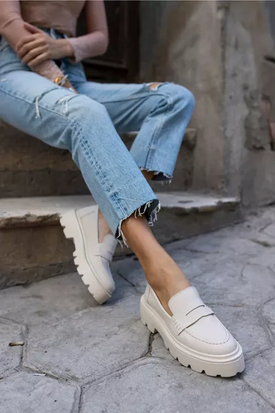 حذاء نسائي لوفر جلد مات بيج من ميرتنز